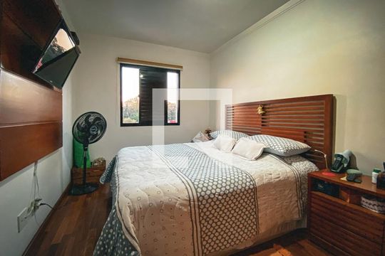 Quarto de apartamento para alugar com 2 quartos, 58m² em Jardim Bonfiglioli, São Paulo