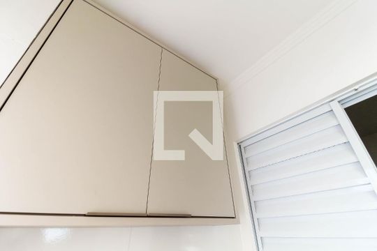 Área De Serviço de apartamento para alugar com 2 quartos, 40m² em Vila Canero, São Paulo