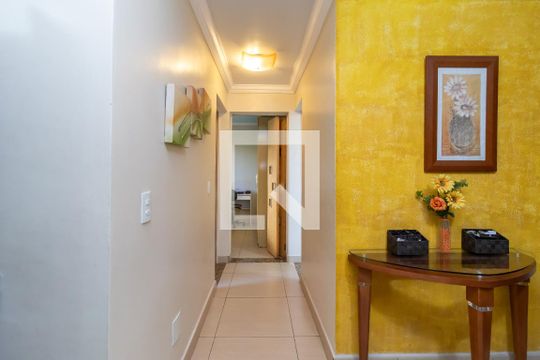 Corredor dos Quartos de apartamento à venda com 2 quartos, 70m² em Vila Amélia, São Paulo