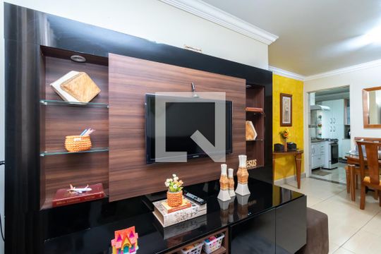 Sala de Estar de apartamento à venda com 2 quartos, 70m² em Vila Amélia, São Paulo