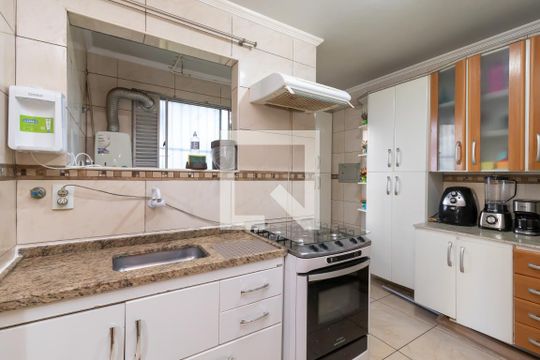 Cozinha de apartamento à venda com 2 quartos, 70m² em Vila Amélia, São Paulo