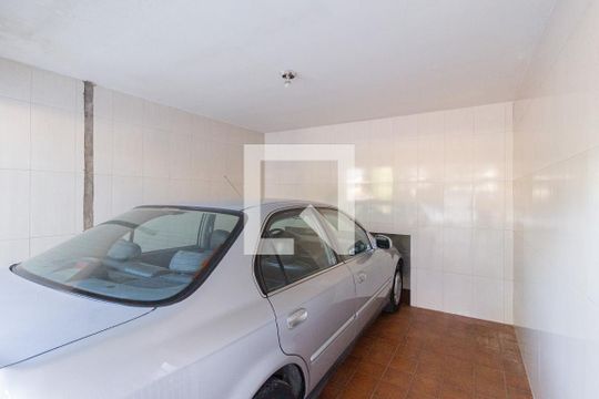 Garagem de casa à venda com 2 quartos, 298m² em Vila Osasco, Osasco