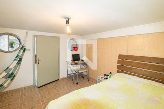 Quarto de serviço de casa à venda com 2 quartos, 298m² em Vila Osasco, Osasco
