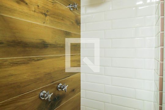 Banheiro de apartamento para alugar com 1 quarto, 31m² em Brás, São Paulo