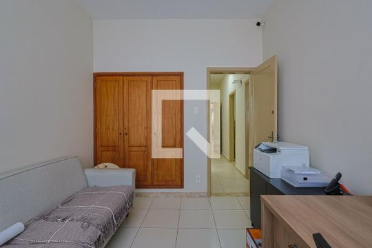 Quarto 3 de casa à venda com 8 quartos, 440m² em Santo Antônio, Belo Horizonte