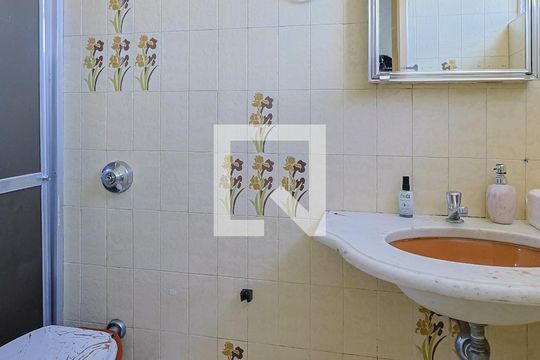Banheiro de casa à venda com 8 quartos, 440m² em Santo Antônio, Belo Horizonte
