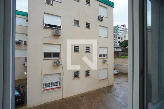Sala - Vista de apartamento para alugar com 1 quarto, 42m² em Passo da Areia, Porto Alegre