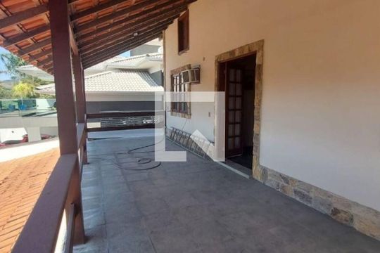 Casa à venda com 3 quartos, 176m² em Camboinhas, Niterói