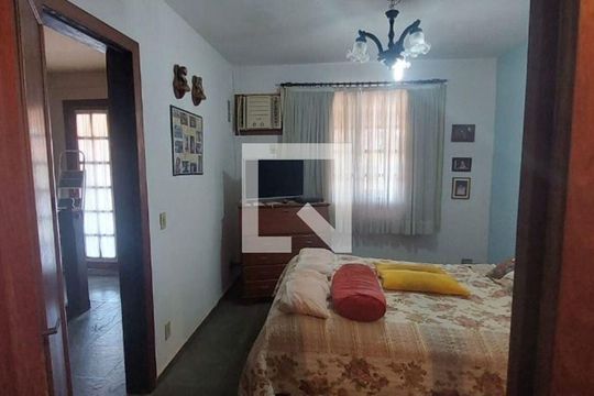 Casa à venda com 3 quartos, 176m² em Camboinhas, Niterói