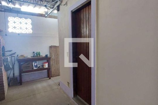 Casa à venda com 3 quartos, 176m² em Camboinhas, Niterói