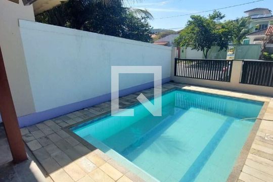 Casa à venda com 3 quartos, 176m² em Camboinhas, Niterói