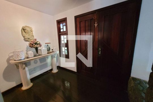 Casa à venda com 4 quartos, 608m² em São Francisco, Niterói