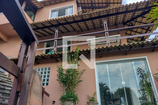 Casa à venda com 5 quartos, 330m² em Itacoatiara, Niterói
