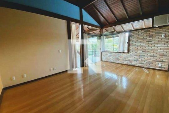 Casa à venda com 5 quartos, 562m² em Maravista, Niterói