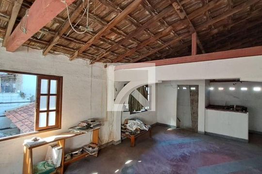 Casa à venda com 3 quartos, 280m² em Santa Rosa, Niterói