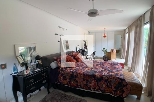 Casa à venda com 4 quartos, 300m² em Badu, Niterói