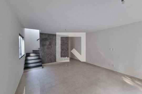 Casa à venda com 4 quartos, 150m² em Itaipu, Niterói