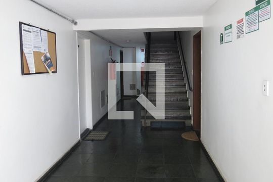 Hall de Entrada Bloco de apartamento para alugar com 3 quartos, 49m² em Vila Regina, São Paulo