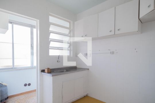 Cozinha e Área de Serviço de apartamento à venda com 2 quartos, 59m² em Azenha, Porto Alegre