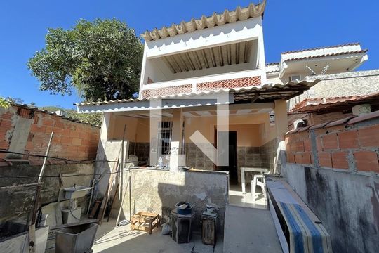 Fachada de casa à venda com 2 quartos, 120m² em Vaz Lobo, Rio de Janeiro
