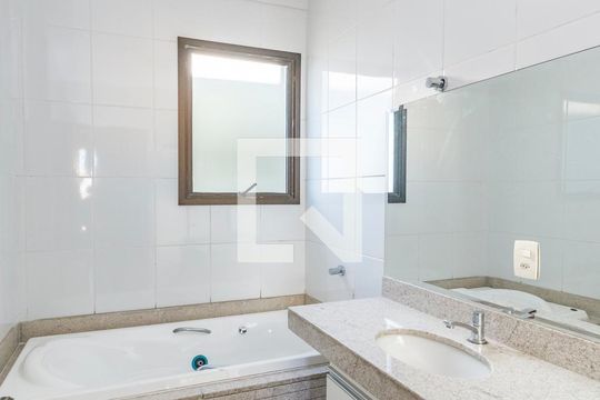 Banheiro da Suíte de apartamento à venda com 3 quartos, 120m² em Nova Suíssa, Belo Horizonte