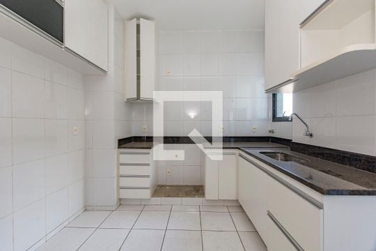 Cozinha de apartamento à venda com 3 quartos, 120m² em Nova Suíssa, Belo Horizonte