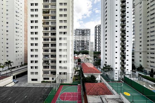 Vista Sacada Sala de apartamento para alugar com 2 quartos, 72m² em Cidade Monções, São Paulo