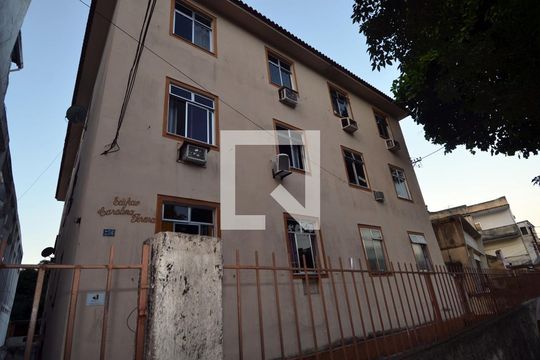 Fachada do Prédio de apartamento à venda com 3 quartos, 58m² em Olaria, Rio de Janeiro