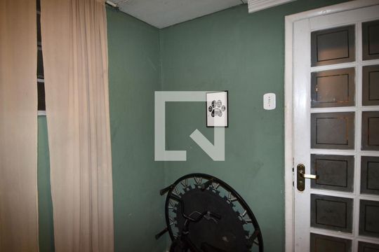 Quarto de Serviço de apartamento à venda com 3 quartos, 58m² em Olaria, Rio de Janeiro