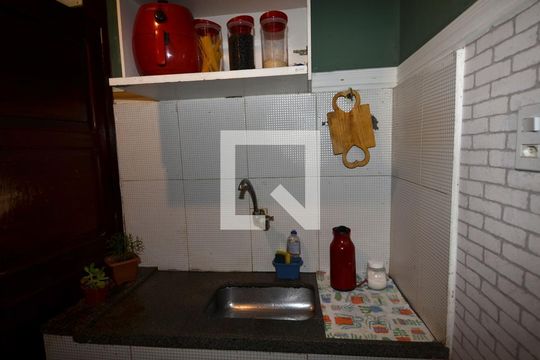 Cozinha de apartamento à venda com 3 quartos, 58m² em Olaria, Rio de Janeiro