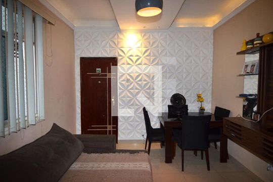Sala de apartamento à venda com 3 quartos, 58m² em Olaria, Rio de Janeiro