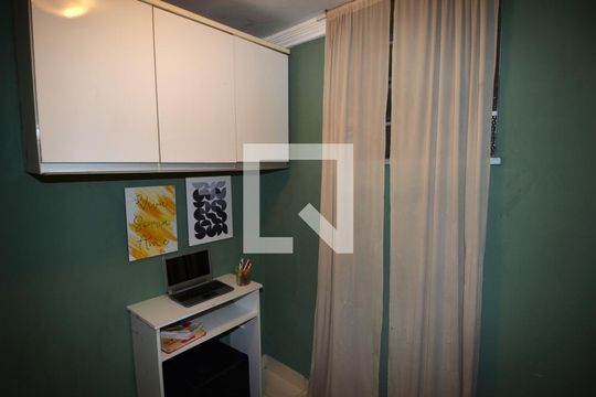 Quarto de Serviço de apartamento à venda com 3 quartos, 58m² em Olaria, Rio de Janeiro