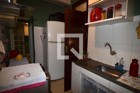 Cozinha de apartamento à venda com 3 quartos, 58m² em Olaria, Rio de Janeiro
