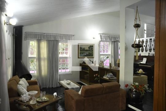 Casa de Condomínio para alugar com 4 quartos, 430m² em Chácara Pavoeiro, Cotia