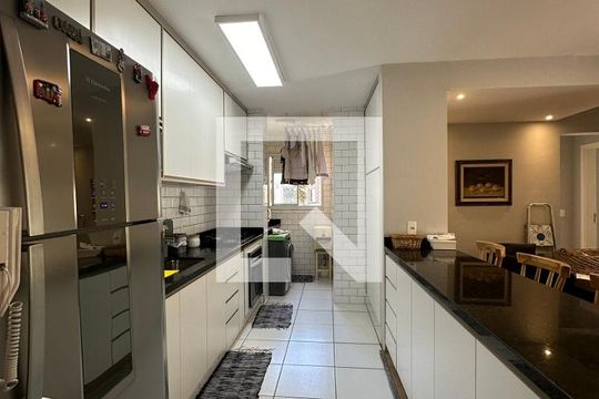 Cozinha de apartamento para alugar com 3 quartos, 80m² em Jardim Ester, São Paulo