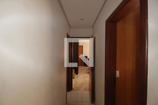 Corredor  de apartamento à venda com 3 quartos, 130m² em Grajaú, Belo Horizonte
