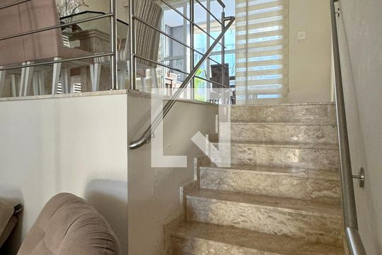 Sala de casa de condomínio à venda com 3 quartos, 260m² em Alphaville, Santana de Parnaíba