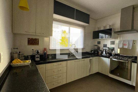 Cozinha de casa de condomínio à venda com 3 quartos, 260m² em Alphaville, Santana de Parnaíba