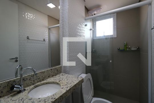 Banheiro de apartamento para alugar com 2 quartos, 50m² em Parque Novo Oratório, Santo André