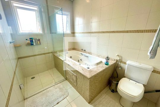 Banheiro da Suíte 1 de casa de condomínio à venda com 5 quartos, 380m² em Medeiros, Jundiaí