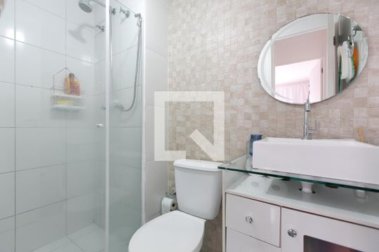 Banheiro  de apartamento à venda com 2 quartos, 47m² em Colônia (zona Leste), São Paulo