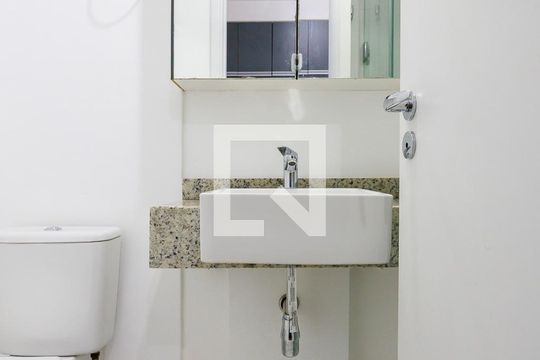 Banheiro de kitnet/studio à venda com 1 quarto, 24m² em Jardim das Acácias, São Paulo