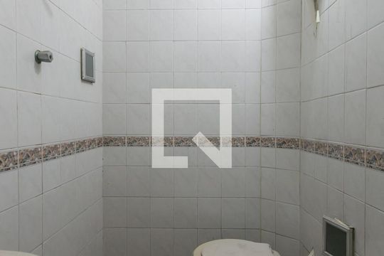 Banheiro de casa para alugar com 1 quarto, 50m² em Vila Carmosina, São Paulo