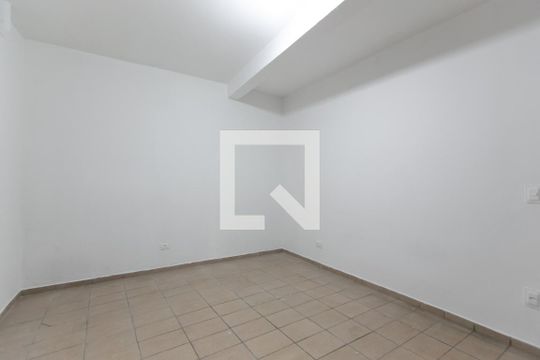 Quarto de casa para alugar com 1 quarto, 50m² em Vila Carmosina, São Paulo