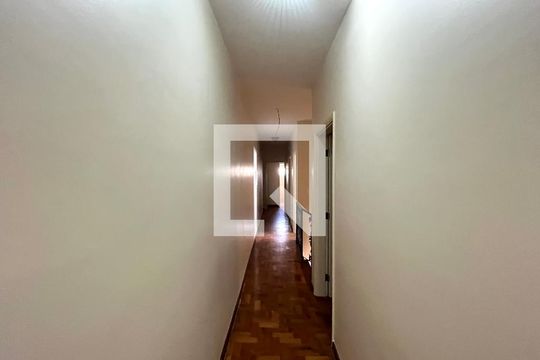 Corredor de casa à venda com 4 quartos, 350m² em Mirandópolis, São Paulo