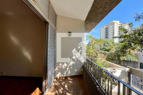 Varanda da Suíte 1 de casa à venda com 4 quartos, 350m² em Mirandópolis, São Paulo