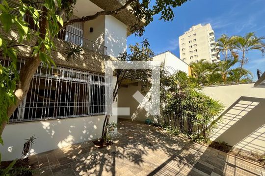 Garagem de casa à venda com 4 quartos, 350m² em Mirandópolis, São Paulo