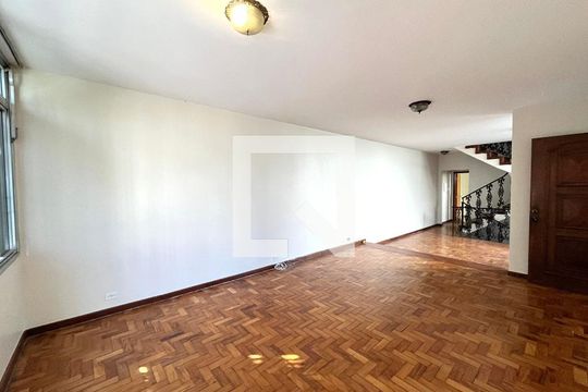 Casa à venda com 4 quartos, 350m² em Mirandópolis, São Paulo