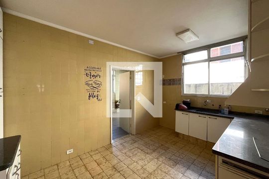 Cozinha de casa à venda com 4 quartos, 350m² em Mirandópolis, São Paulo