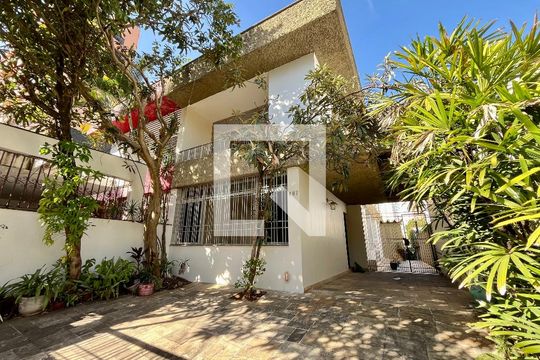 Garagem de casa à venda com 4 quartos, 350m² em Mirandópolis, São Paulo